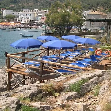 Sleeps 7 Pool Air Con Wifi * Nerano