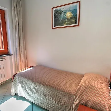 Sleeps 7 Pool Air Con Wifi Nerano