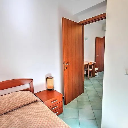 Sleeps 7 Pool Air Con Wifi