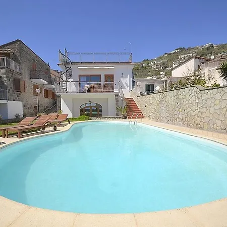 Sleeps 7 Pool Air Con Wifi Nerano