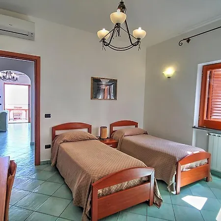 Sleeps 7 Pool Air Con Wifi Nerano