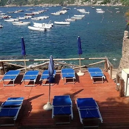 Sleeps 7 Pool Air Con Wifi Nerano